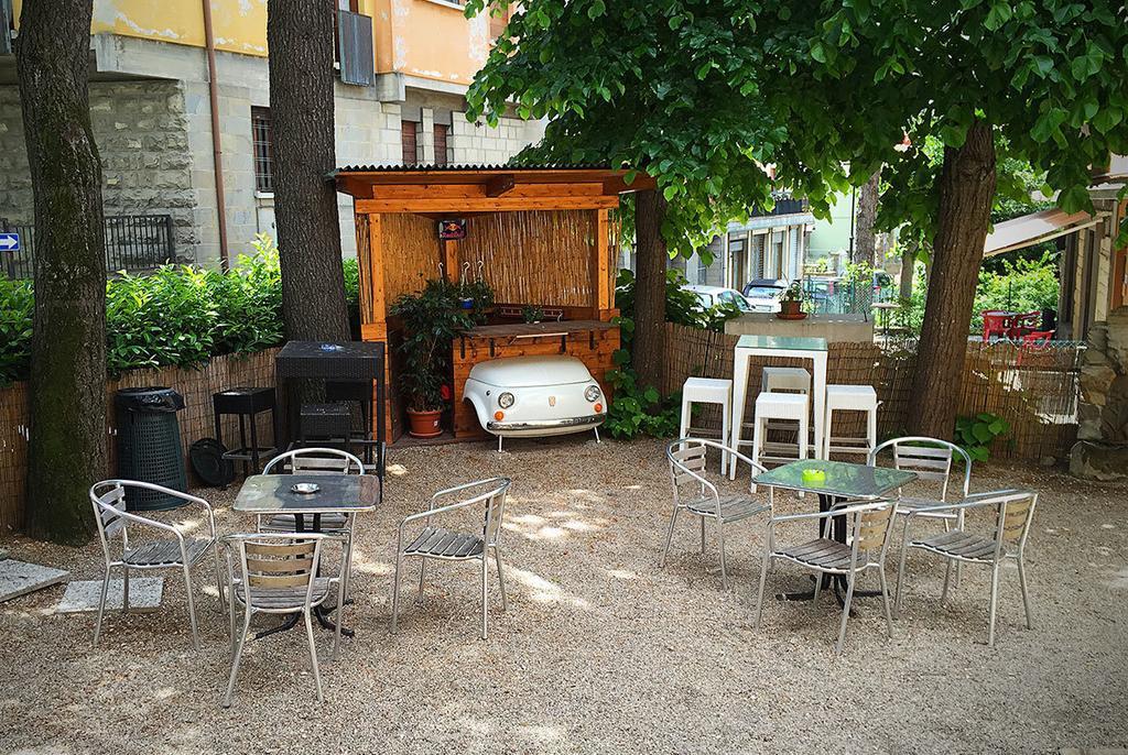 Albergo Ristorante La Torretta Кастільоне-дей-Пеполі Екстер'єр фото